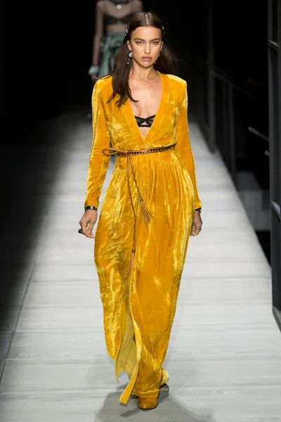 Look 64